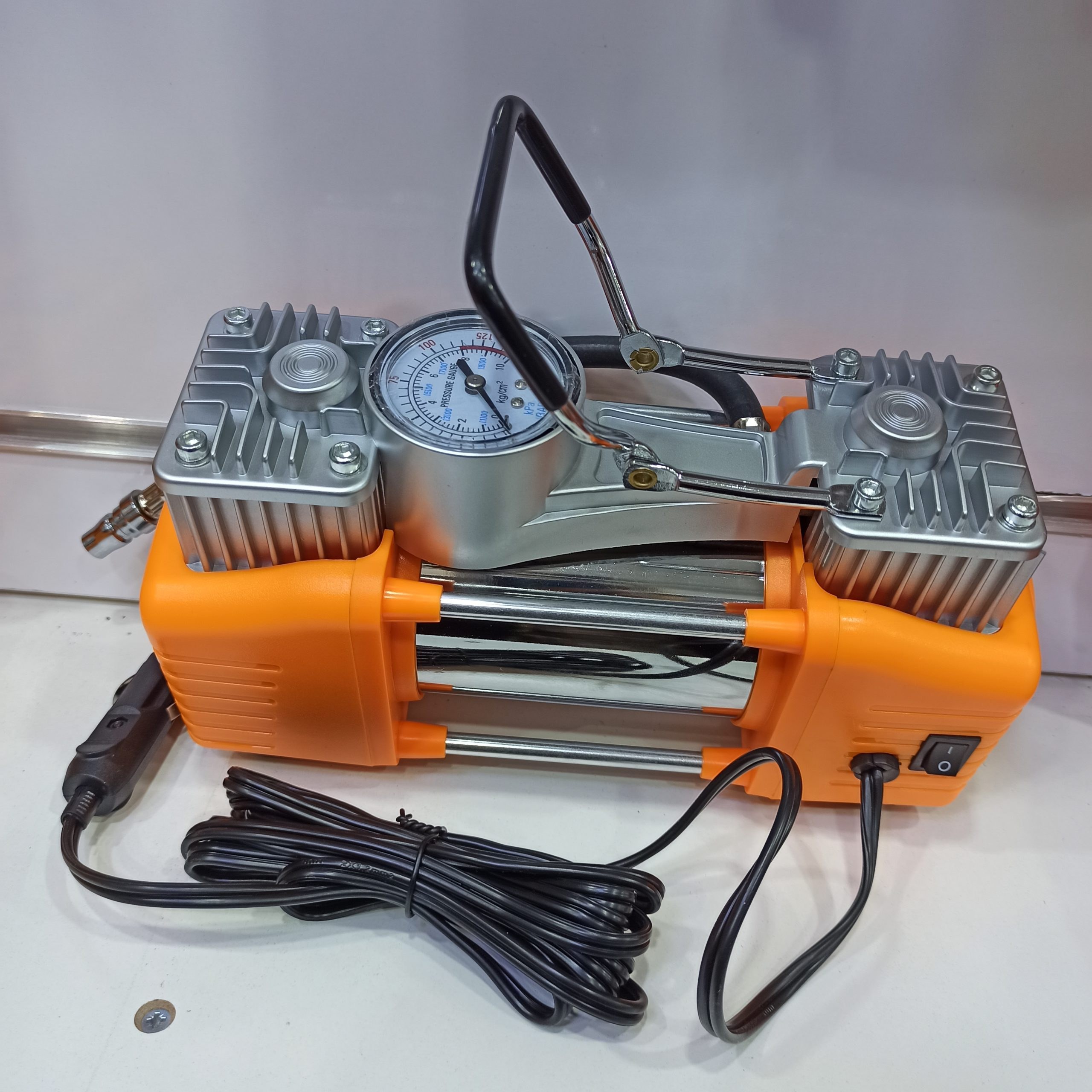 پمپ باد دینگی مدل 108004 ظرفیت ۱۸۰ وات با باتری ۱۲ ولت